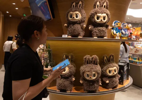 IL LATO OSCURO DEI LABUBU? Non solo giocattoli fra truffe, pupazzi contraffatti (&ldquo;Lafufu&rdquo;) pericolosi per i bambini, complotti, demoni, plastica da riciclare e l&rsquo;effetto gioco d&rsquo;azzardo dei collezionisti&hellip;