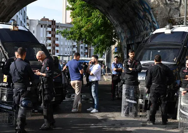 Sgomberato il centro sociale Leoncavallo, ma lo sapete cosa state uccidendo? Un&rsquo;idea di Milano che resiste da trent&rsquo;anni ai blitz, diversa dal modello Sala: musica, sperimentazione, politica. E tutta quell&rsquo;umanit&agrave; che ora vogliono cancellare&hellip; 