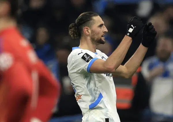 Ma &egrave; colpa di Rabiot e Rowe o di De Zerbi? Marsiglia in fiamme, ma non &egrave; che il mister italiano abbia contribuito al clima incandescente? Perch&eacute; guardando il docufilm sull'Olympique&hellip;