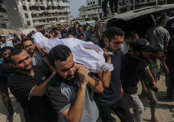 Avete letto l&rsquo;inchiesta choc del Guardian sui morti palestinesi? Rivelati i dati dell&rsquo;intelligence di Israele: &ldquo;L&rsquo;82% sono civili. Identificati 8 mila terroristi su 59 mila morti&rdquo;. Ma non doveva essere guerra al terrorismo? 