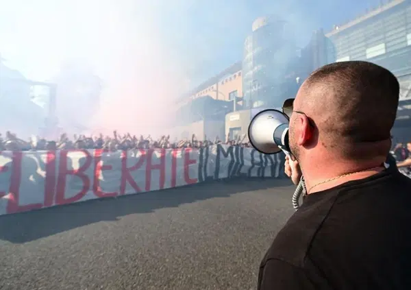 Banditi Curva Sud e Old Clan a Sportitalia, ma il confronto vero dove caz*o &egrave;? Niente domande su Milan e Doppia Curva a Elice e Pacini da parte di Criscitiello (ma come cosa c&rsquo;entra?). Sempre la stessa storia: ma la credibilit&agrave; degli ultras?