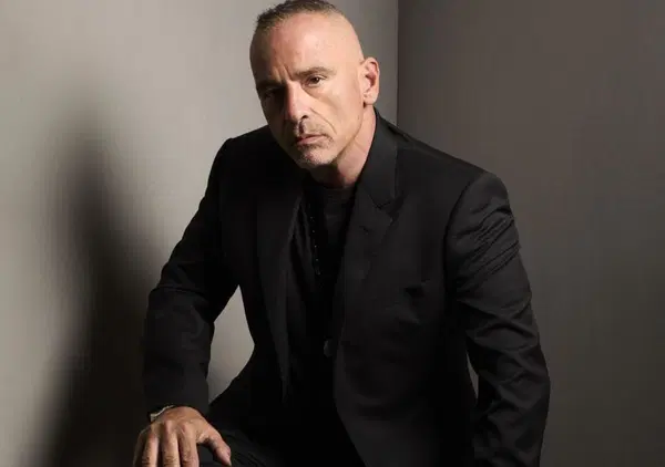 Abbiamo ascoltato Il mio giorno preferito, nuova canzone di Eros Ramazzotti, ma com'&egrave;? Ci son voluti in cinque, tra Tommaso Paradiso e Calcutta, per un pezzo radio-friendly? Ma la produzione di Canova... 