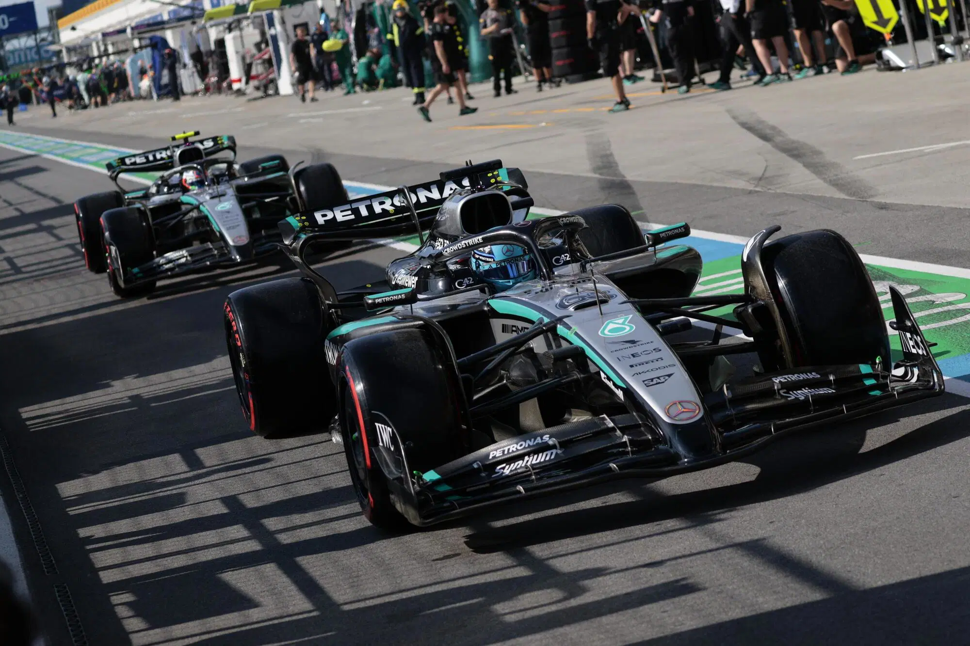 George Russell e Kimi Antonelli pronti per scendere in pista.