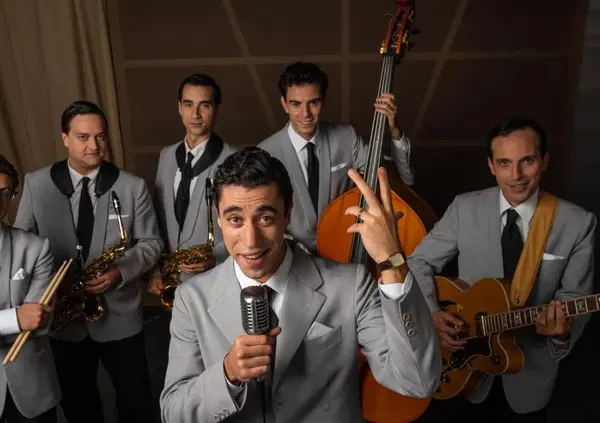 NON &Egrave; IL FESTIVALBAR. Carosone contro Elvis, Rai 1 e Canale 5 si sfidano a colpi di biopic musicali: ma che succede alla rete Mediaset di Pier Silvio Berlusconi?