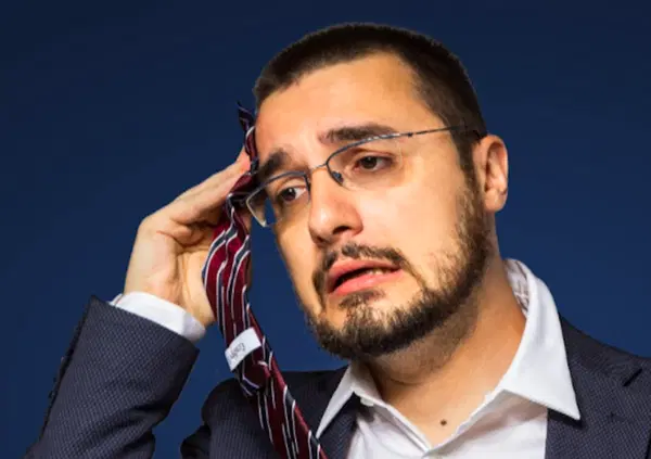 Ma perch&eacute; Yotobi &egrave; stato DENUNCIATO da Marco Violi, direttore di Romagiallorossa? Il re degli youtuber su Twitch ha ricordato la BUFALA del Twitter Calcio e del falso attentatore di Donald Trump...