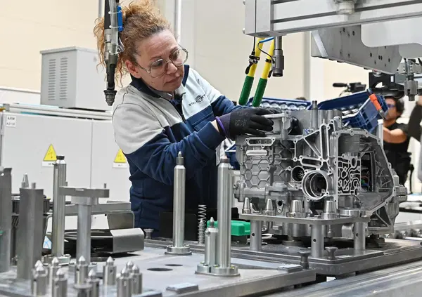 Ma perch&eacute; Stellantis ferma la fabbrica di TERMOLI per UN ANNO con &ldquo;contratto di solidariet&agrave;&rdquo;? Perucca Orfei Masterpilot: &ldquo;Doveva diventare GIGAFACTORY delle batterie elettriche, ma anche al bar sapevano che non avrebbe funzionato&hellip;&rdquo; [VIDEO]