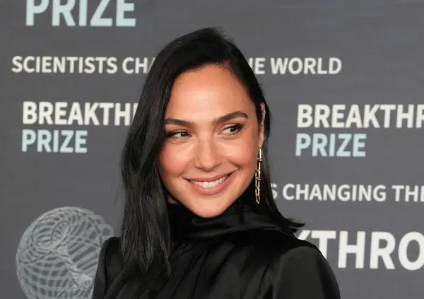 MA CHE CINEMA &Egrave;? NOBEL PER LA CENSURA al Festival di Venezia? Marco Travaglio sul caso Gal Gadot e Gerald Butler distrugge attori e registi pro Palestina: "Illiberale, che c'entra Netanyahu con una rassegna di film"