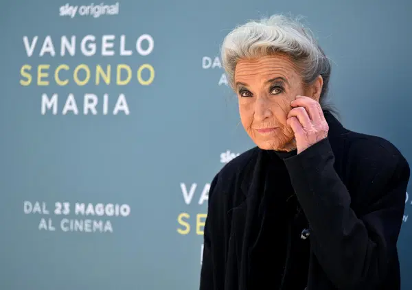 Da "Mia moglie" alle foto "rubate" su Phica, Barbara Alberti spiazza tutti: &ldquo;Cazzate, il mondo sta per esplodere!" Il Grande Fratello? "Siamo noi pettegoli. Rimpiango il Medioevo..."