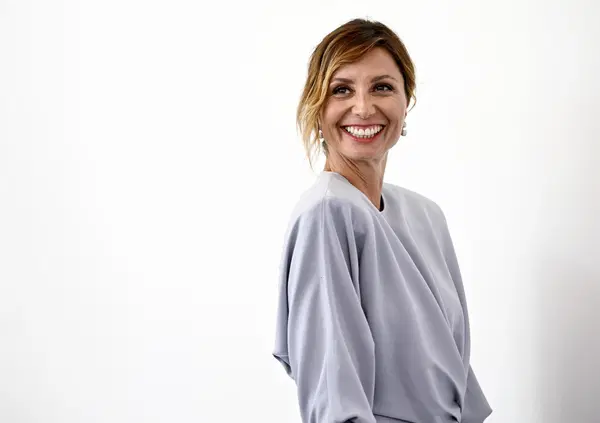 Ma avete visto come Corriere e Repubblica descrivono Anna Ferzetti? Patriarcato giornalistico e nessuno dice niente. Vi pare normale?