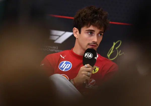 Sveglia, F1 is back! A Zandvoort Leclerc spera in una sorpresa, Verstappen si arrende (ma con filosofia) mentre Russell rivela: &ldquo;Io mai in bilico, l&rsquo;incognita era il mio compagno&rdquo; 