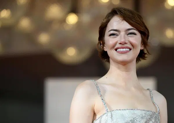 Aboliamo le Pagelle della Mostra del cinema di Venezia (come quelle di Vanity Fair)? Emma Stone meritava 8 ma Sara Penelope Robin 10. Vi spieghiamo perch&eacute;