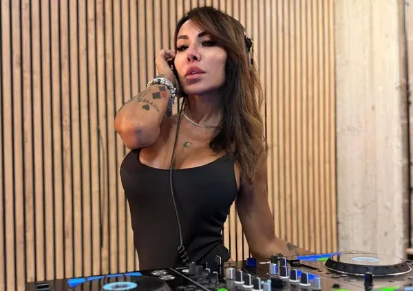 Proteste per Malena Dj? Benny Green la difende, ma c'&egrave; un ma: &ldquo;Smetta di sentirsi perseguitata&rdquo;. E su Siffredi&hellip;