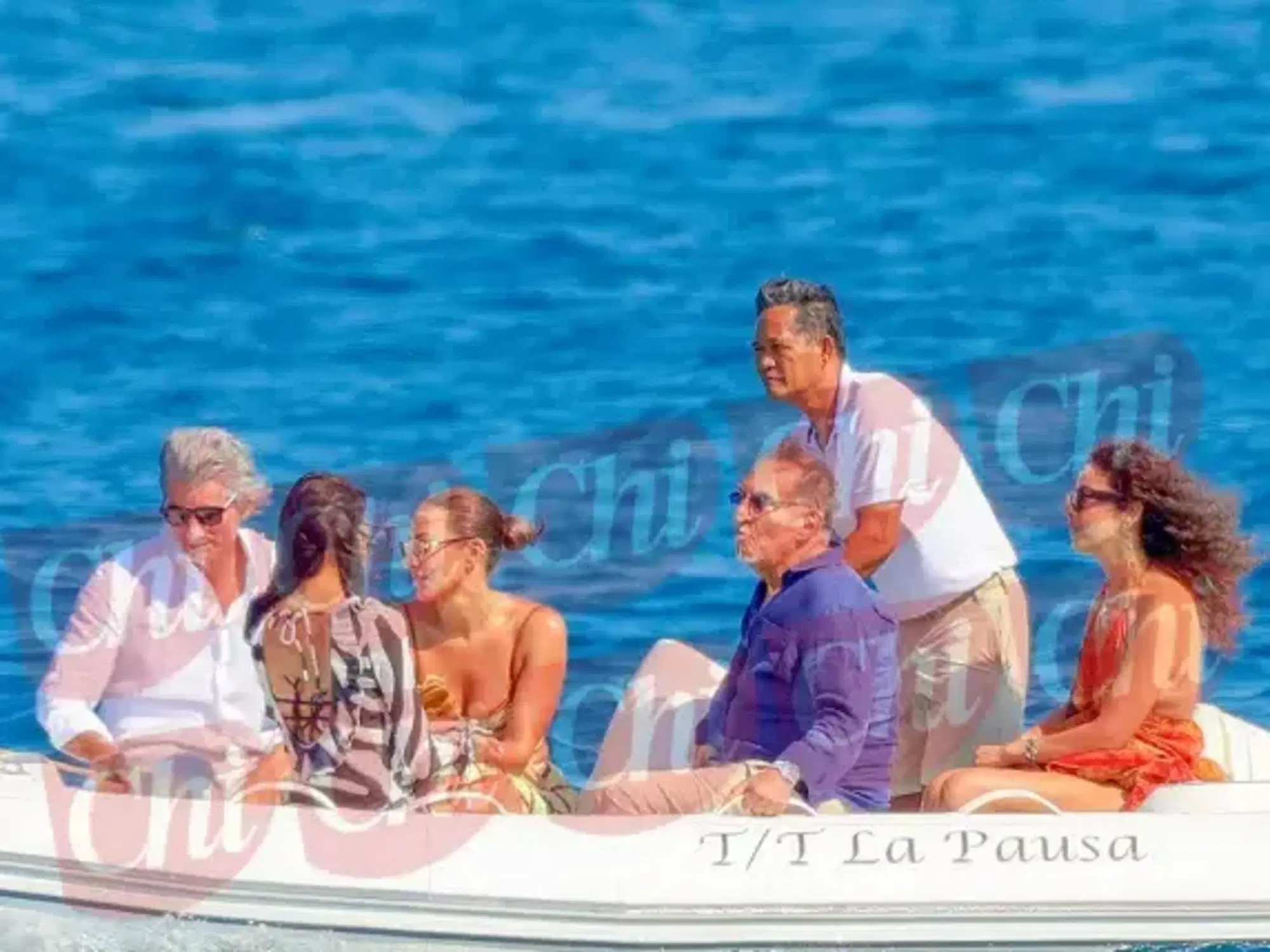 Ignazio La Russa in barca durante le "vacanze" con Daniela Santanch&egrave; e Fedez
