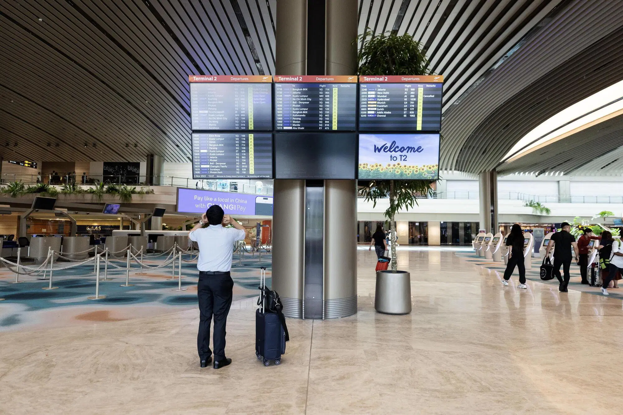 Dopo aver partecipato ai Mondiali di nuoto proprio a Singapore, Benedetta Pilato e Chiara Tarantino &ndash; entrambe di ritorno in Italia &ndash; sono state fermate all'aeroporto locale con l'accusa di furto