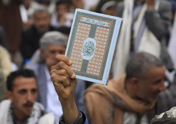 &ldquo;La stampa di regime? Miserabili&rdquo;. Ma l&rsquo;Ucoii &egrave; fondamentalista? La frase shock di Roberto Hamza Piccardo e la replica: &ldquo;Inviamo il Corano anche al Tempo e Libero&hellip;&rdquo;