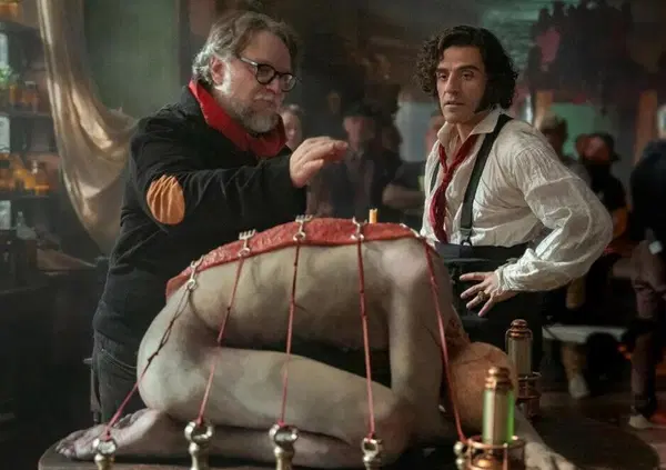 Abbiamo visto Frankenstein di Del Toro alla Mostra del cinema di Venezia: ma com'&egrave;? &Egrave; davvero il film della vita del regista? E Jacob Elordi&hellip;