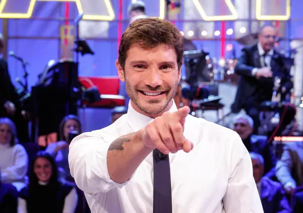 La Ruota della Fortuna su Canale 5 vs Affari Tuoi su Rai 1? La sfida Gerry Scotti-Stefano De Martino &egrave; un pacco, come tutta la tv&hellip;