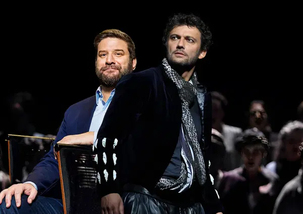 ESCLUSIVO: Ma al San Carlo ospitano e pagano uno spettacolo del Festival tirolese di Tzempetonidis (il direttore artistico della Fondazione) e del tenore Kaufman? E perch&eacute; il cantante ha fatto cos&igrave; tante masterclass durante la Sovrintendenza Lissner?