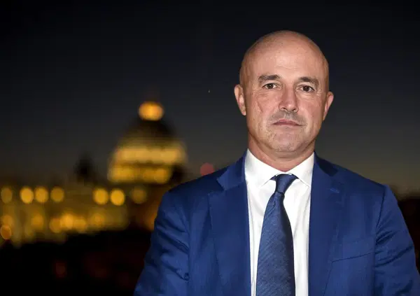 Dentro la Notizia o Quarto Grado al pomeriggio? Abbiamo visto il nuovo programma di Nuzzi su Canale 5: cronaca nera e morti, era quasi meglio la D'Urso...