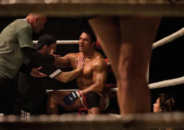 Abbiamo visto The Smashing Machine alla Mostra del cinema di Venezia: ma com&rsquo;&egrave;? Quindici minuti di applausi. E The Rock a questo livello forse non lo rivedremo mai pi&ugrave;