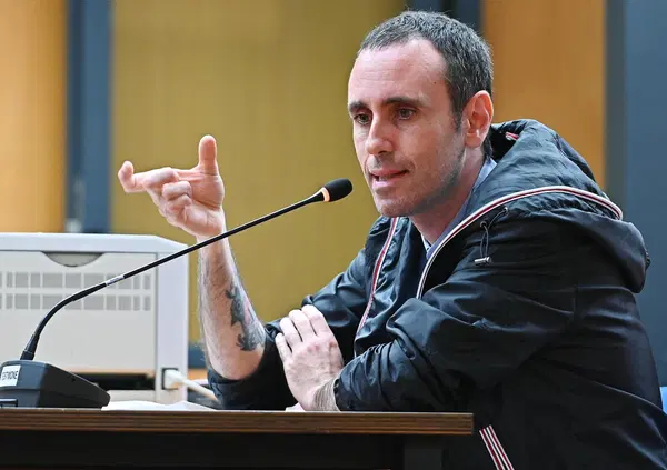 Zerocalcare a Venezia steso da Il maestro: &ldquo;Aveva tutti gli ingredienti per farmi schifo al caz*o. Invece mi &egrave; piaciuto. Me so rincoglionito? Favino spacca&rdquo;