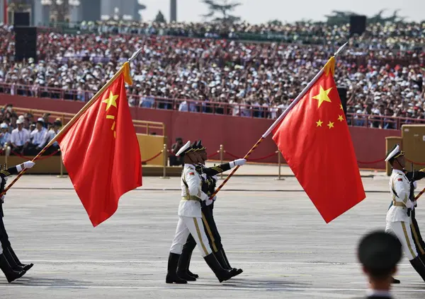 Ma l&rsquo;avete vista la maxi parata militare cinese? Missili, nuove armi, Trump, Putin, Kim e il messaggio (o minaccia?) di Xi all&rsquo;Occidente: &ldquo;Pace o guerra&rdquo;