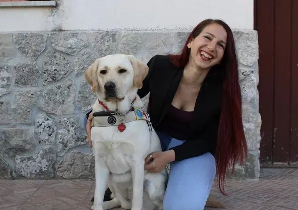 "Ho perso la vista ma canto, suono e faccio kickboxing!". Vanessa Casu ci racconta la sua storia di riscatto: "Mi sono fatta il cu*o per diventare cos&igrave;&rdquo;. E sul cane guida Pancake&hellip;