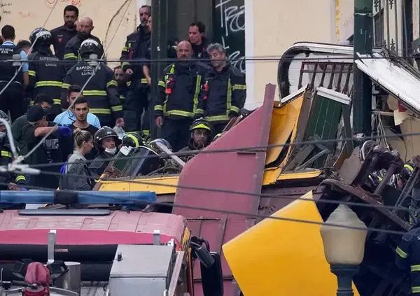 Strage annunciata a Lisbona? Lutto nazionale per la funicolare che deraglia, ma zero manutenzione agli impianti. Anche un&rsquo;italiana tra i feriti, ecco cosa sappiamo&hellip;