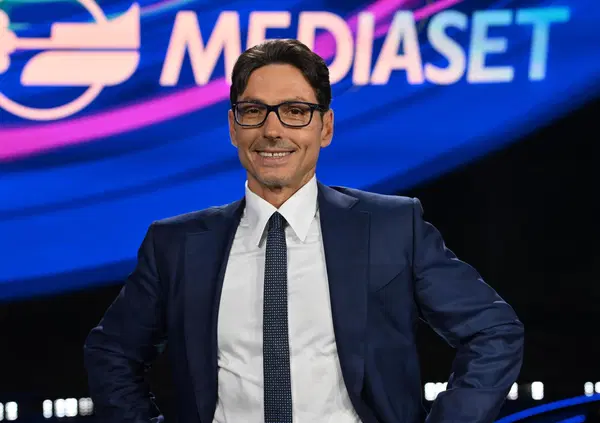 Ma quanto rosica Pier Silvio Berlusconi su Affari Tuoi? Su Canale 5 loda La Ruota della Fortuna e lancia il dissing a Stefano De Martino che non ti aspetti