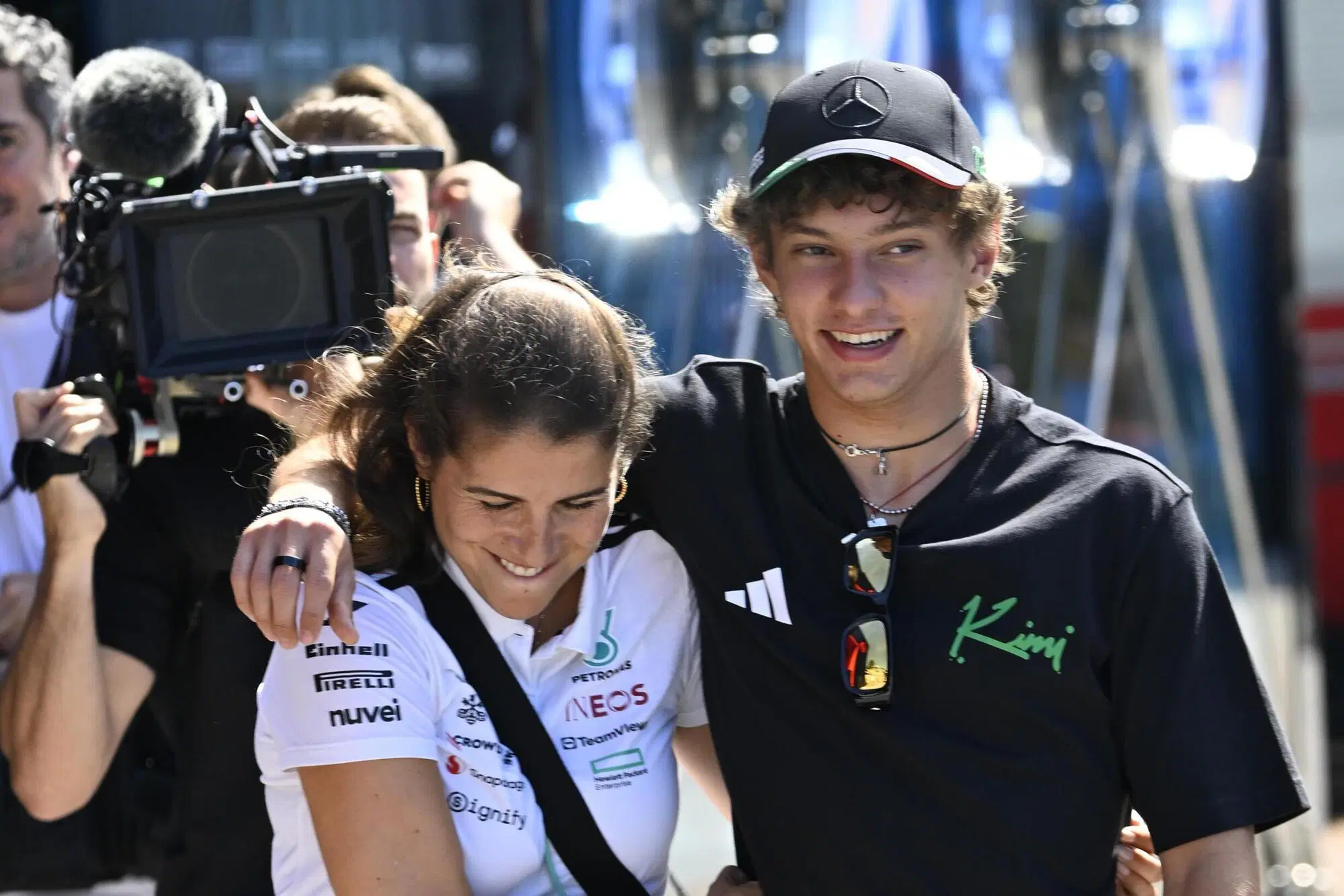 Kimi Antonelli nel paddock di Monza