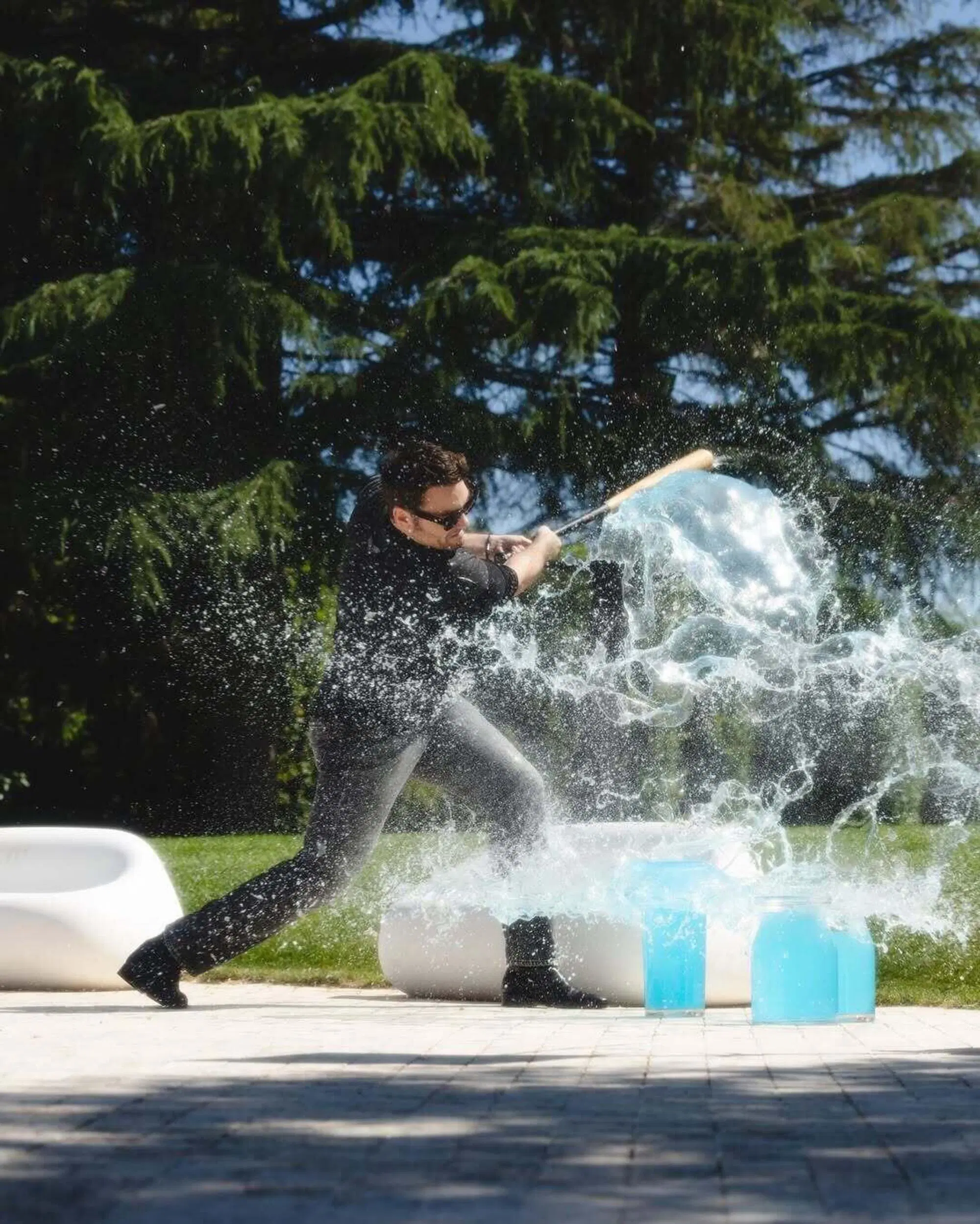 Tiziano Ferro nel videoclip di Cuore rotto