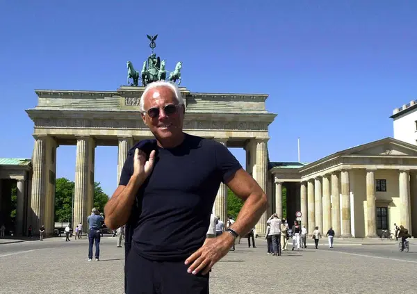 Ma li avete visti gli orologi di Giorgio Armani? Audemars Piguet, Patek Philippe ma anche&hellip; Gli Swatch da 50mila Lire. Lo stile? Non &egrave; soltanto questione di soldi