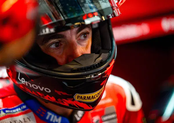 Il GP di Barcellona di Pecco Bagnaia &egrave; cominciato malissimo? S&igrave;, ma a Davide Tardozzi &egrave; andata peggio: &ldquo;Noi non lo aiutiamo, ma lui&hellip;&rdquo;