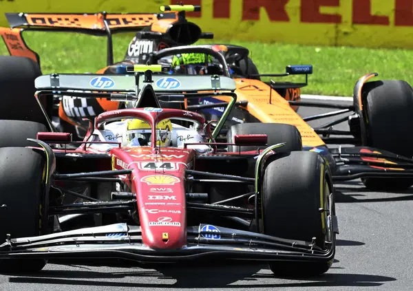 A Monza Kimi Antonelli sbaglia ancora, mentre la Ferrari reagisce e sogna con Hamilton e Leclerc. La McLaren invece&hellip;