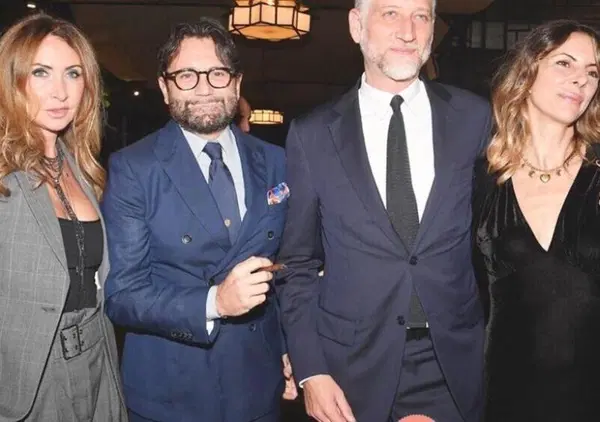 Che crossover! Ma lo sapete che Alessandro Giuli, ministro della Cultura, ha celebrato il matrimonio tra il capo del suo ufficio stampa e la capa della sua ex agenzia di comunicazione? 