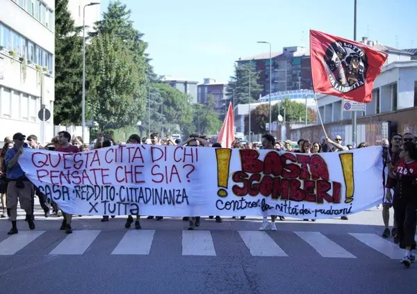 Il Leoncavallo non si tocca? Attivisti in strada contro la citt&agrave; dei padroni e per riprendersi un centro sociale che &egrave; un simbolo: &ldquo;Milano non si svende, si difende&rdquo;