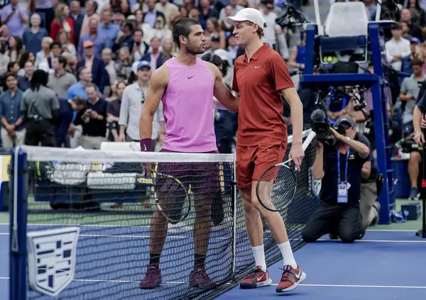 Sinner gi&ugrave; dal trono. E ora sono caz*i? Alcaraz ingiocabile, numero uno allo Us Open e del tennis in classifica Atp: come reagir&agrave; Jannik al colpo di Carlos?