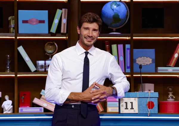 La crisi degli ascolti Rai? Non &egrave; un pacco: dal Tg1 ad Affari Tuoi con De Martino contro la Ruota della Fortuna, cosa sta succedendo a Viale Mazzini?