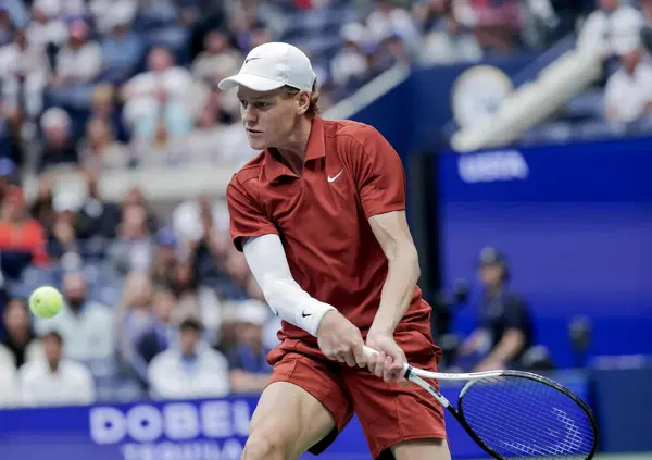 Altro che Sinner vs Alcaraz, vince sempre Rolex? Mollata la F1, gli orologi dominano il tennis tra sponsor e documentari spot. Ma perch&eacute; ospitare Trump dopo l'incul*ta coi dazi?