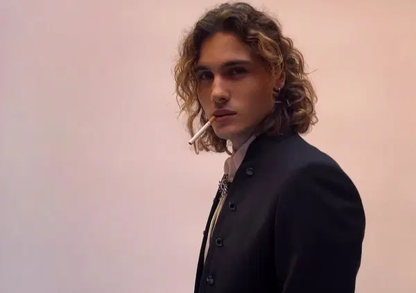 Pietro Fanelli &egrave; il filosofo che ci meritiamo? Chiappe, complotti e Aristotele: il Mart si inchina al modello influencer?