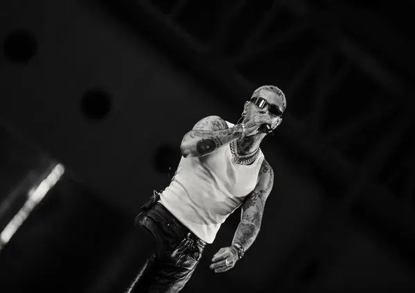 Siamo stati all&rsquo;EM16, il concerto di Emis Killa a Fiera Milano (Rho), ma com'&egrave; stato? Oltre le polemiche, hip hop milanese in purezza: con Lazza e Baby Gang (poi arrestato), ma perch&eacute; Gu&egrave; ha bidonato?