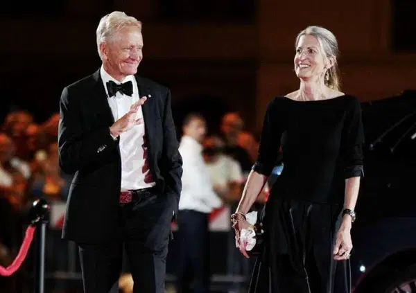 Il futuro &egrave; adesso? Valentino Rossi, Casey Stoner, Kevin Schwantz, Agostini e le icone della MotoGP in smoking a Rimini: signori, &egrave; l&rsquo;era Liberty Media