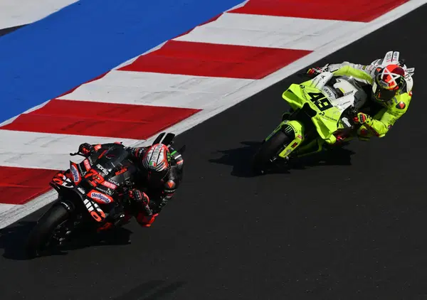 Tutto sul venerd&igrave; di Misano della MotoGP: l'orgoglio nazionale contro i Marquez Bros, i giochi di squadra in Aprilia, i passi gara, i timidi ghigni di Bagnaia