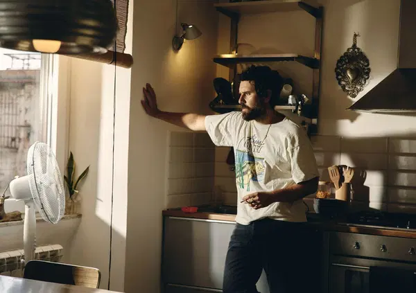 Il meglio (e il peggio) dei singoli della settimana? Tommaso Paradiso anni &lsquo;80, Pausini pacchianata (a Grignani piacer&agrave;?), Damiano David ultra pop, Achille Lauro chansonnier. E Clara? Meglio i Gorillaz...