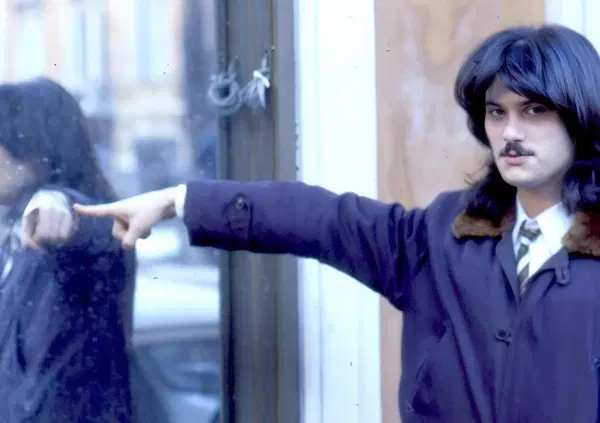 "Enzo, perch&eacute; sei morto?". Avincola racconta (e canta) Carella: esce oggi &ldquo;Dolce tu per tu&rdquo;, viaggio in un&rsquo;Italia che non c&rsquo;&egrave; pi&ugrave; alla ricerca di un talento finissimo