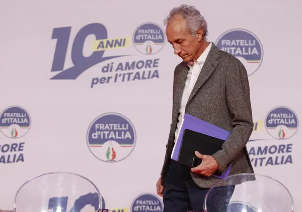 Cortocircuito fra Marco Travaglio e Alessandro Giuli? Dagospia attacca: ecco che c'azzecca il ministro alla festa del Fatto quotidiano con Thomas Mackinson che lavora anche a Rai 2...