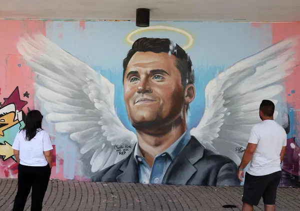 Basta caz*ate, Charlie Kirk non &egrave; un partigiano. La scritta &ldquo;Bella Ciao&rdquo; sul proiettile? Cazzullo: &ldquo;Vergognoso uccidere in nome di una canzone che celebra la liberazione&rdquo;