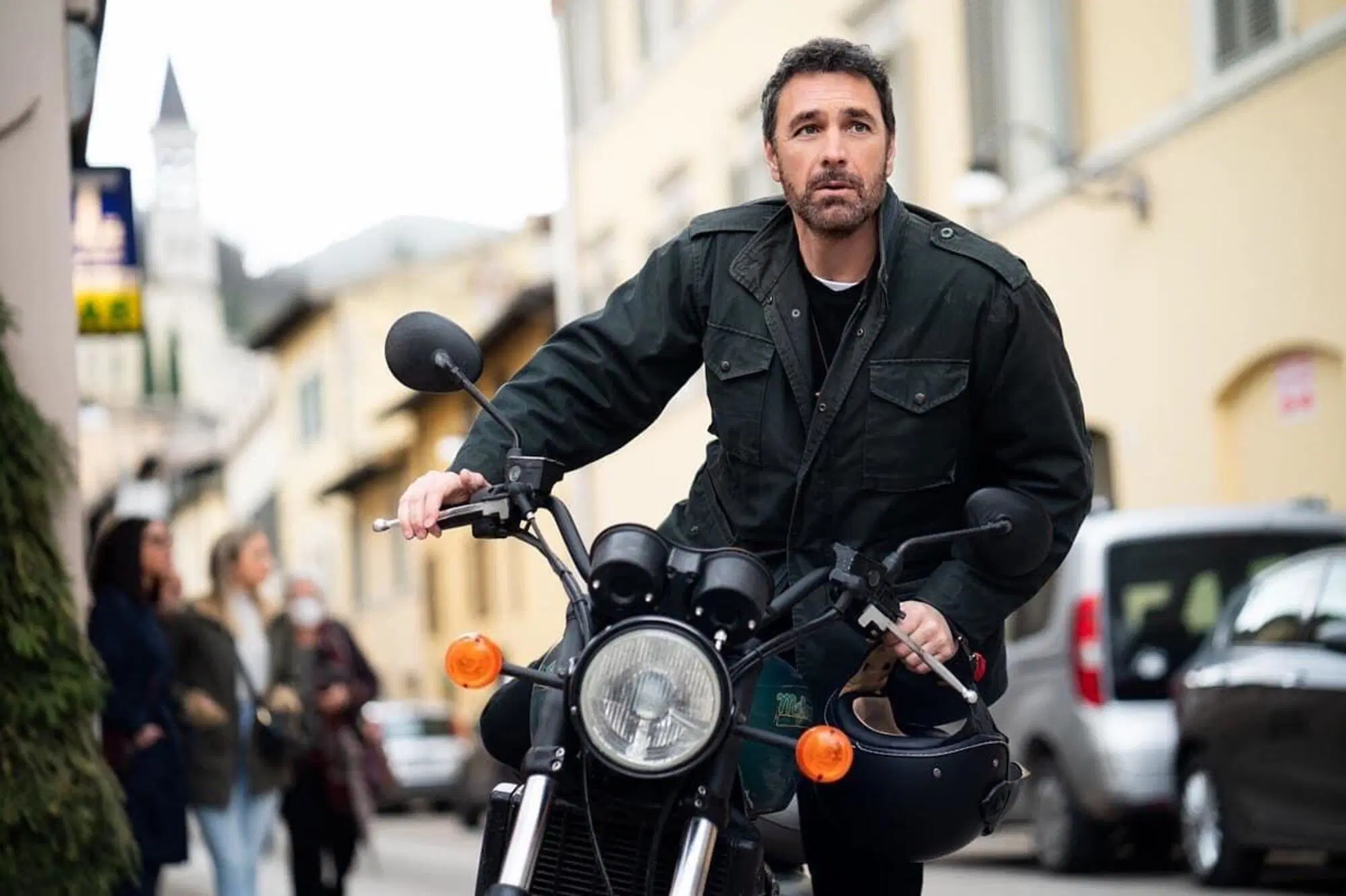 Raoul Bova in Don Matteo 13