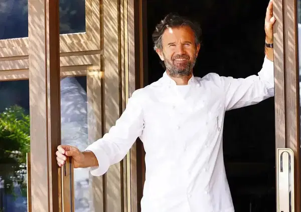 Abbiamo mangiato il club sandwich firmato Carlo Cracco, sul Frecciarossa di Trenitalia, ma com'&egrave;? Un panino dottor Jekyll e mister Hyde a 10 euro: delizioso al palato, ma gli ingredienti...