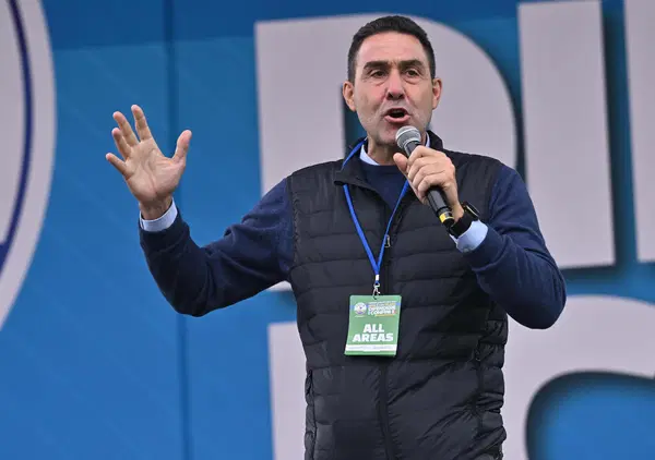 Il me ne frego di Vannacci: ma lo sapete che il generale ha accettato l'invito a cena "da Benito" da parte del novax leghista Gianni Brogi? Ve lo diciamo noi.&nbsp;E&nbsp;per la Lega&nbsp;&egrave;&nbsp;tutto&nbsp;ok?